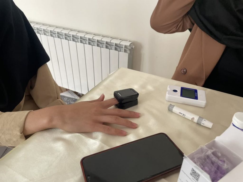 اندازه گیری ضربان قلب و اکسیژن خون
